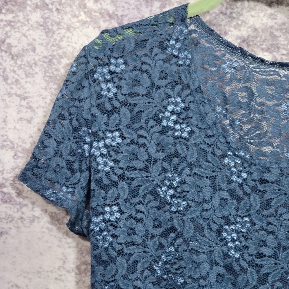 Lace Top‎ - Picture 3 of 10